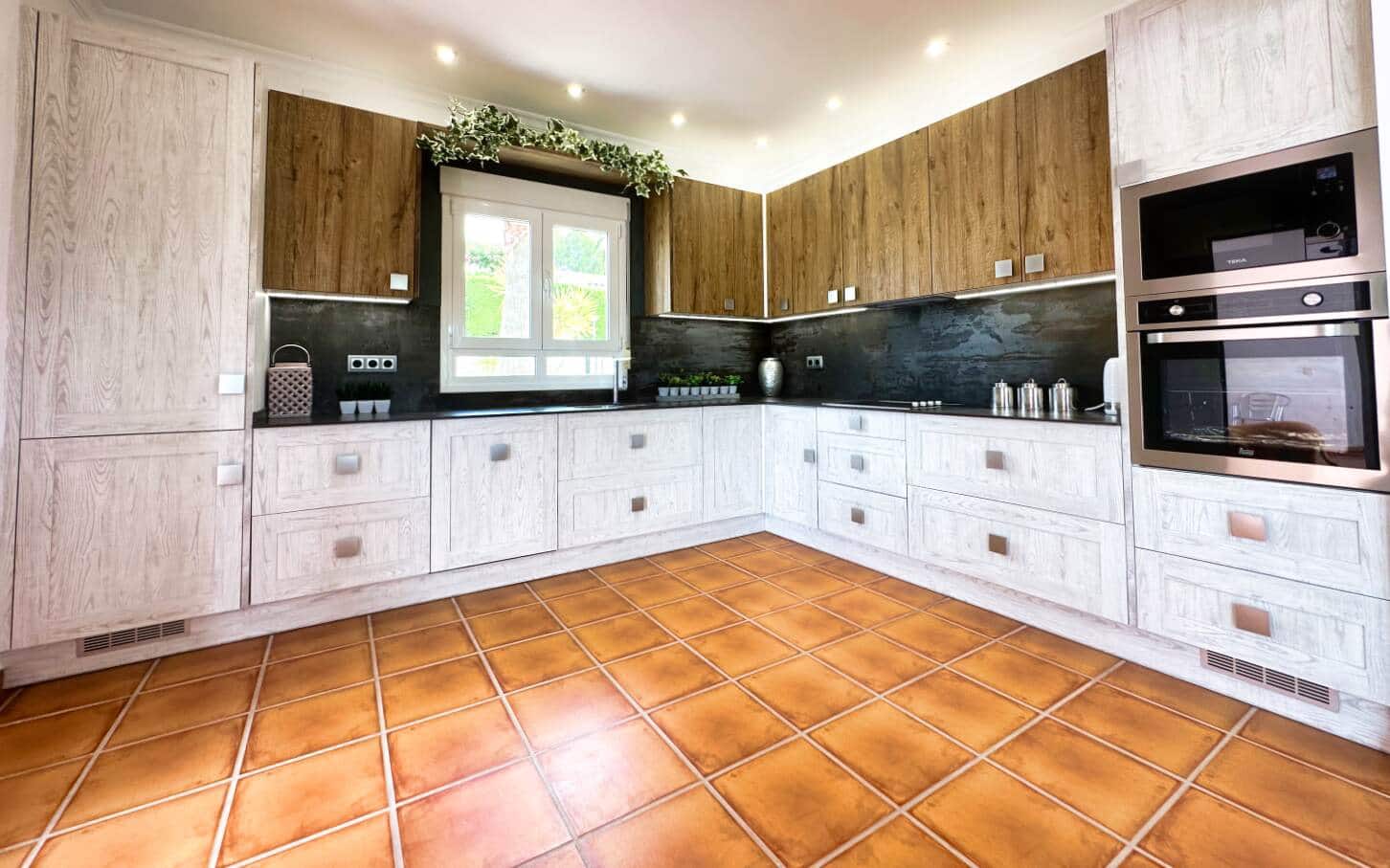 4 quarto Moradia para venda em Calpe / Calp com piscina garagem - 995 000 € (Ref: 10086867)