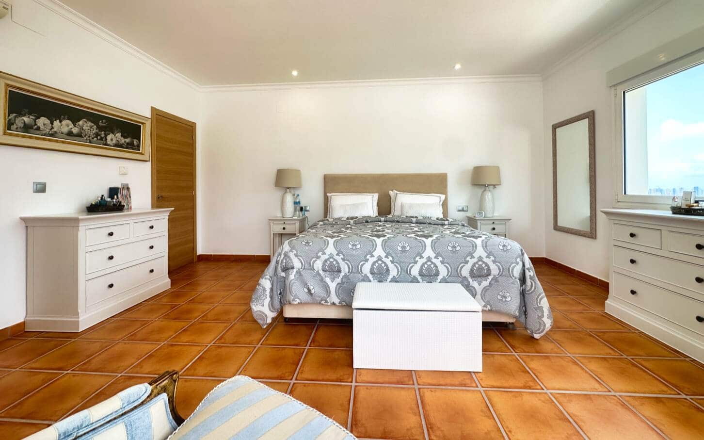 4 quarto Moradia para venda em Calpe / Calp com piscina garagem - 995 000 € (Ref: 10086867)