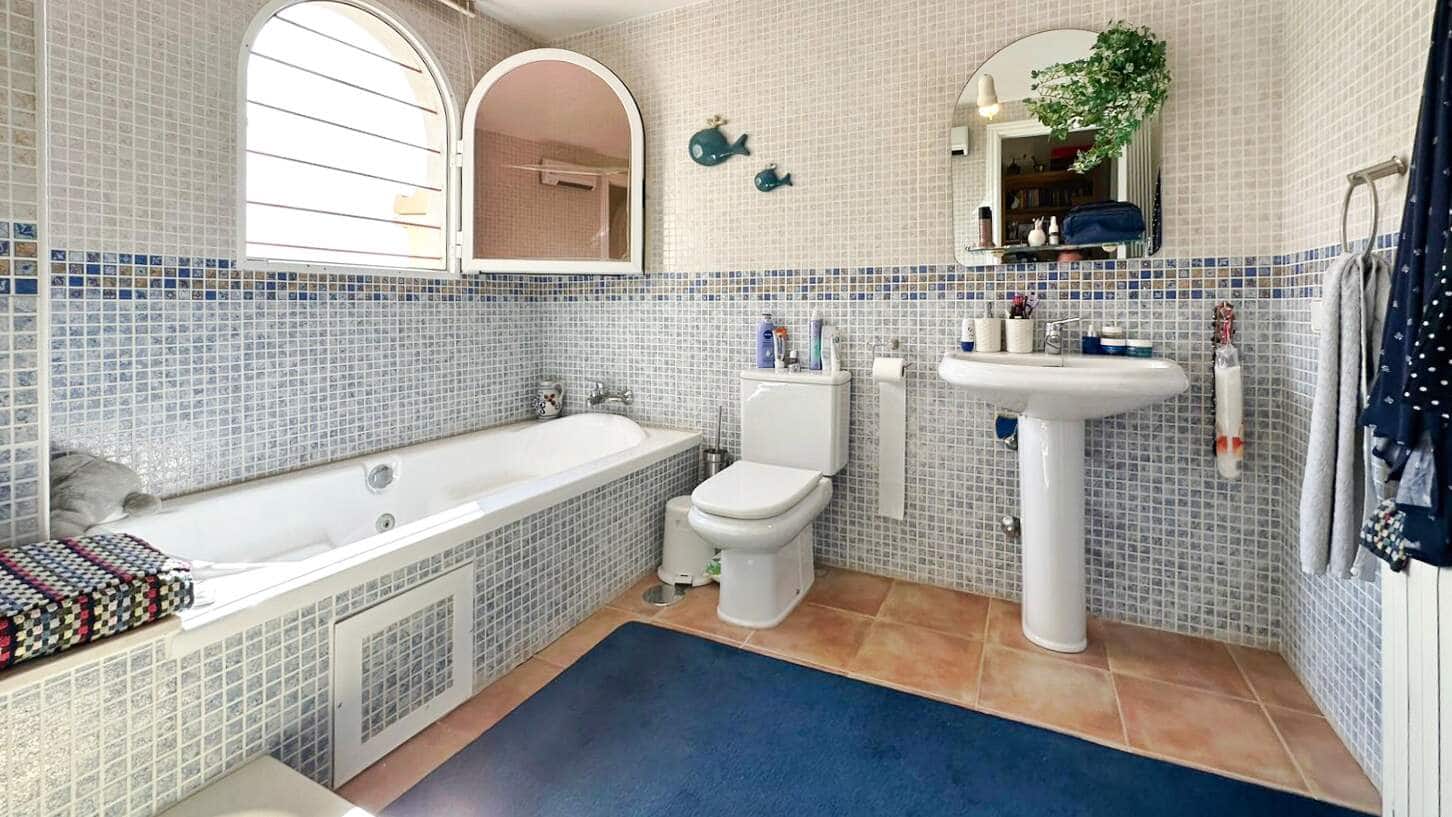 3 soveværelse Villa til salg i Altea med swimmingpool garage - € 690.000 (Ref: 10086868)