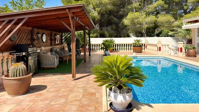 Chalet de 3 habitaciones en Altea en venta con piscina garaje - 690.000 € (Ref: 10086868)
