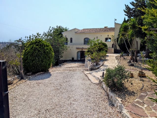 4 soverom Villa til salgs i Benimeit - Tabaira, Teulada-Moraira med svømmebasseng garasje - € 875 000 (Ref: 10086873)