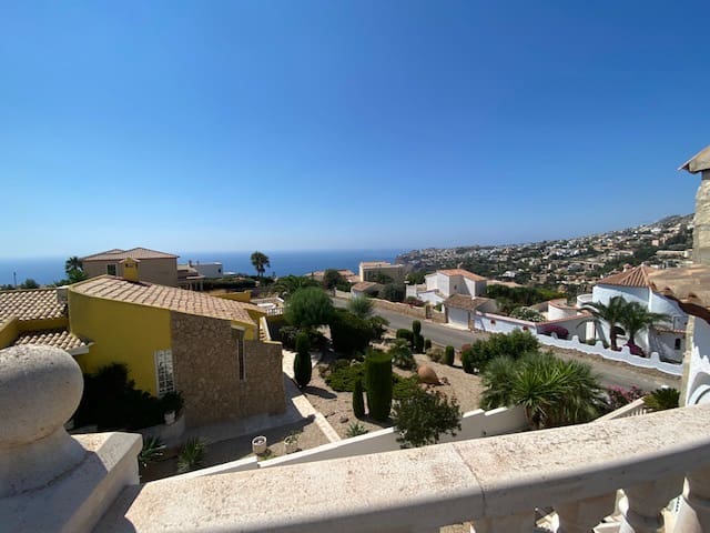 4 chambre Villa/Maison à vendre à Cumbre del Sol avec piscine garage - 1 050 000 € (Ref: 10086876)