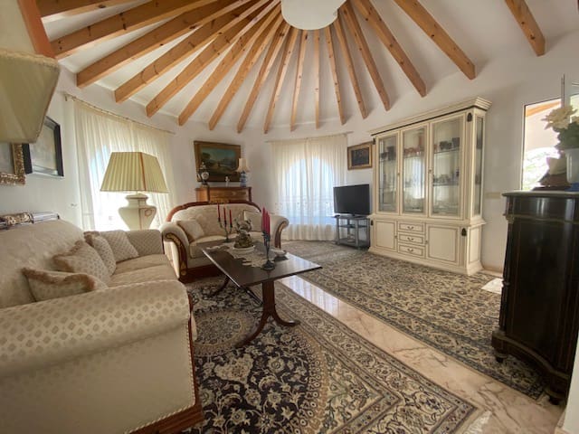 4 chambre Villa/Maison à vendre à Cumbre del Sol avec piscine garage - 1 050 000 € (Ref: 10086876)
