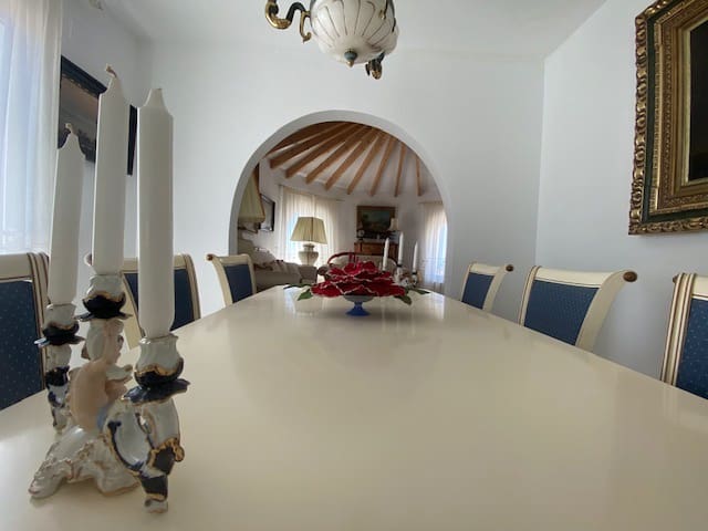 4 chambre Villa/Maison à vendre à Cumbre del Sol avec piscine garage - 1 050 000 € (Ref: 10086876)