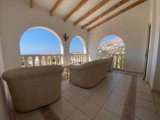 4 chambre Villa/Maison à vendre à Cumbre del Sol avec piscine garage - 1 050 000 € (Ref: 10086876)