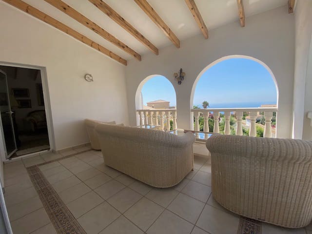 4 chambre Villa/Maison à vendre à Cumbre del Sol avec piscine garage - 1 050 000 € (Ref: 10086876)