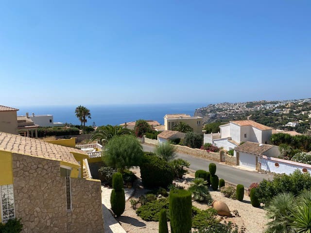 4 chambre Villa/Maison à vendre à Cumbre del Sol avec piscine garage - 1 050 000 € (Ref: 10086876)
