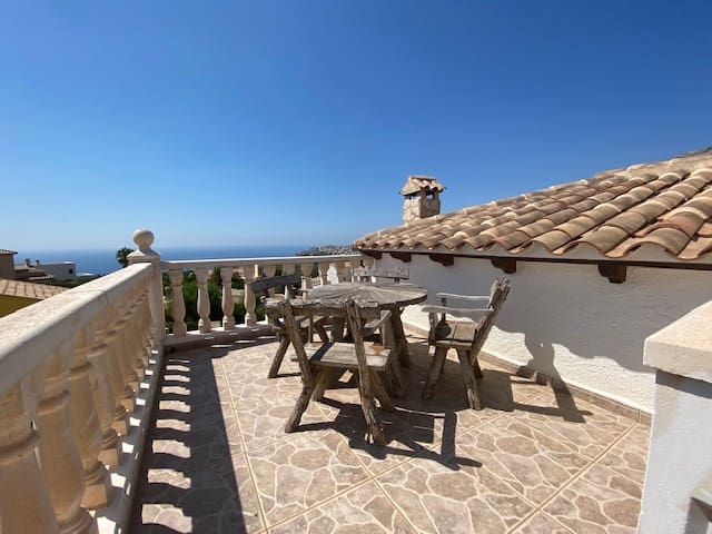 4 chambre Villa/Maison à vendre à Cumbre del Sol avec piscine garage - 1 050 000 € (Ref: 10086876)