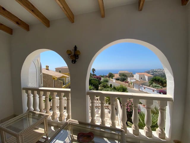 4 chambre Villa/Maison à vendre à Cumbre del Sol avec piscine garage - 1 050 000 € (Ref: 10086876)