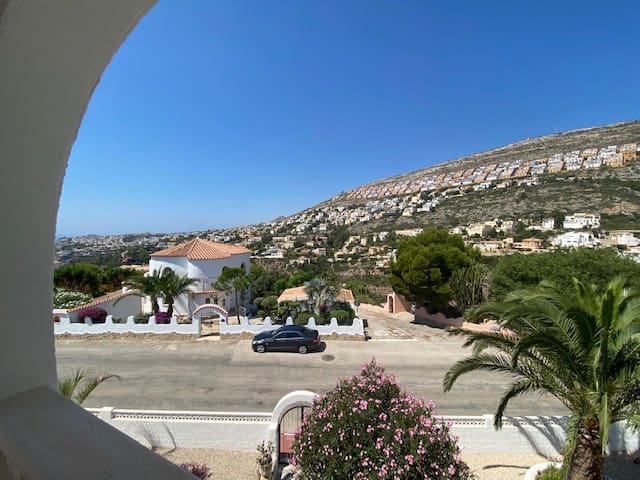 4 chambre Villa/Maison à vendre à Cumbre del Sol avec piscine garage - 1 050 000 € (Ref: 10086876)
