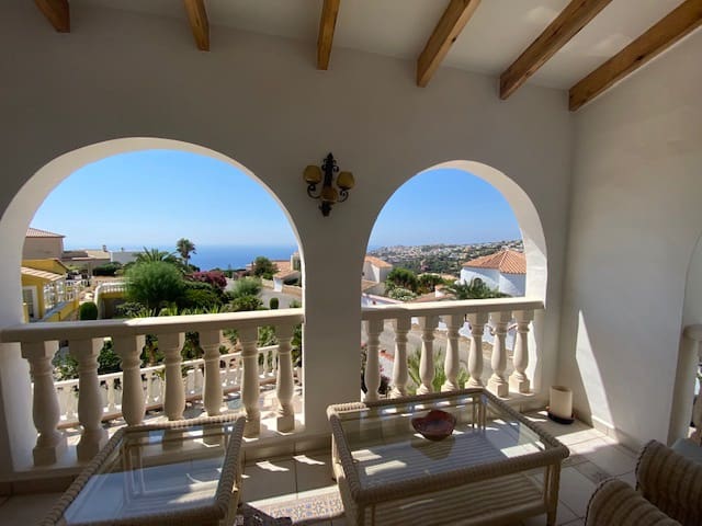 4 chambre Villa/Maison à vendre à Cumbre del Sol avec piscine garage - 1 050 000 € (Ref: 10086876)