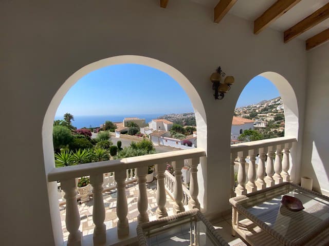 4 chambre Villa/Maison à vendre à Cumbre del Sol avec piscine garage - 1 050 000 € (Ref: 10086876)