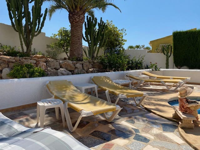 4 chambre Villa/Maison à vendre à Cumbre del Sol avec piscine garage - 1 050 000 € (Ref: 10086876)