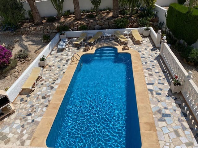 4 chambre Villa/Maison à vendre à Cumbre del Sol avec piscine garage - 1 050 000 € (Ref: 10086876)