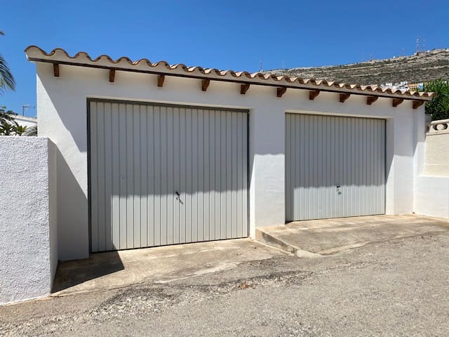 4 chambre Villa/Maison à vendre à Cumbre del Sol avec piscine garage - 1 050 000 € (Ref: 10086876)