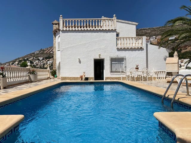 4 chambre Villa/Maison à vendre à Cumbre del Sol avec piscine garage - 1 050 000 € (Ref: 10086876)