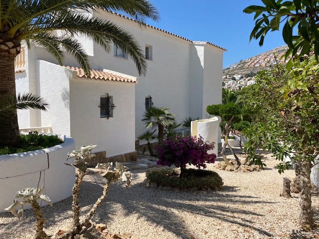 4 chambre Villa/Maison à vendre à Cumbre del Sol avec piscine garage - 1 050 000 € (Ref: 10086876)