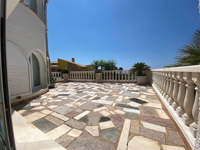 4 chambre Villa/Maison à vendre à Cumbre del Sol avec piscine garage - 1 050 000 € (Ref: 10086876)