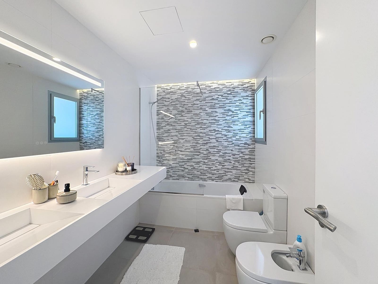 4 soveværelse Villa til salg i Cumbre del Sol med swimmingpool garage - € 1.422.000 (Ref: 10086885)