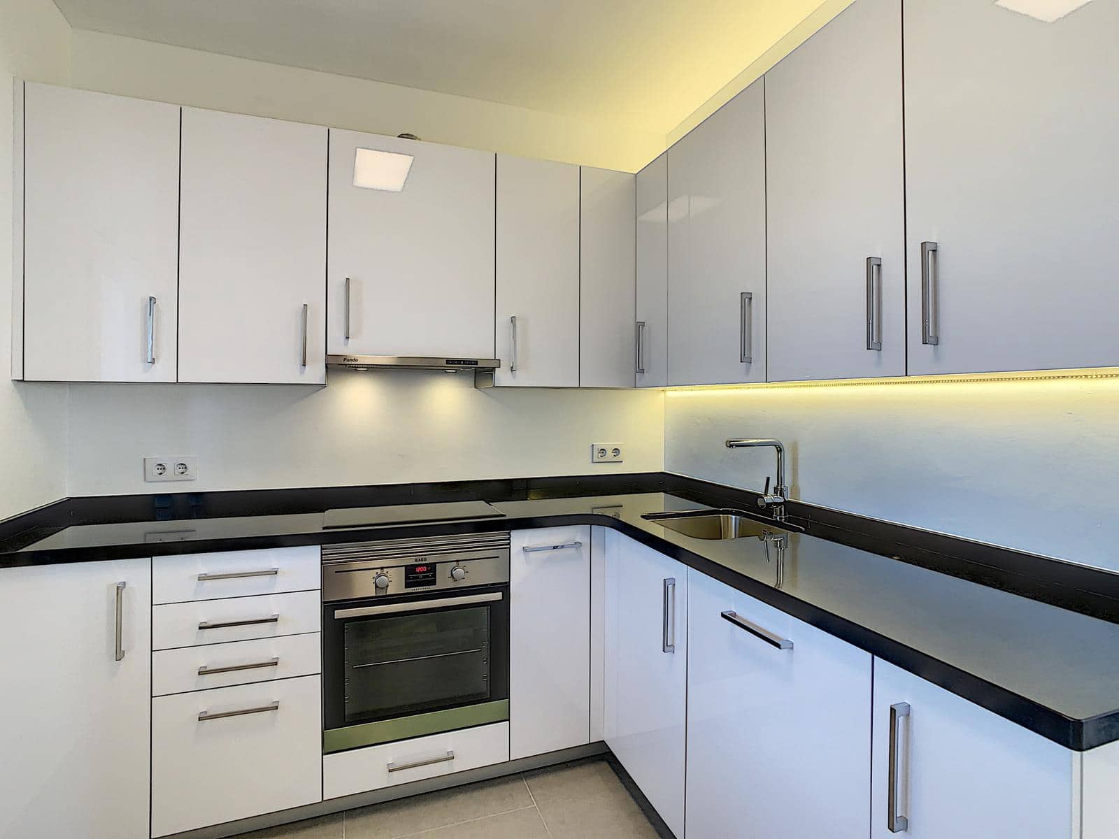 5 soveværelse Villa til salg i Cumbre del Sol med swimmingpool garage - € 1.490.000 (Ref: 10086889)