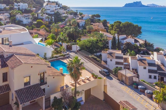 4 soverom Villa til salgs i Moraira, Teulada-Moraira med svømmebasseng garasje - € 2 950 000 (Ref: 10086898)