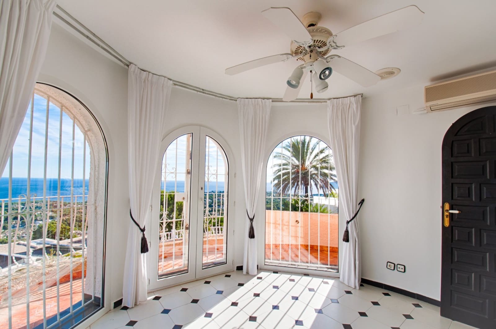 Chalet de 3 habitaciones en Moraira en venta con piscina garaje - 1.550.000 € (Ref: 10086902)