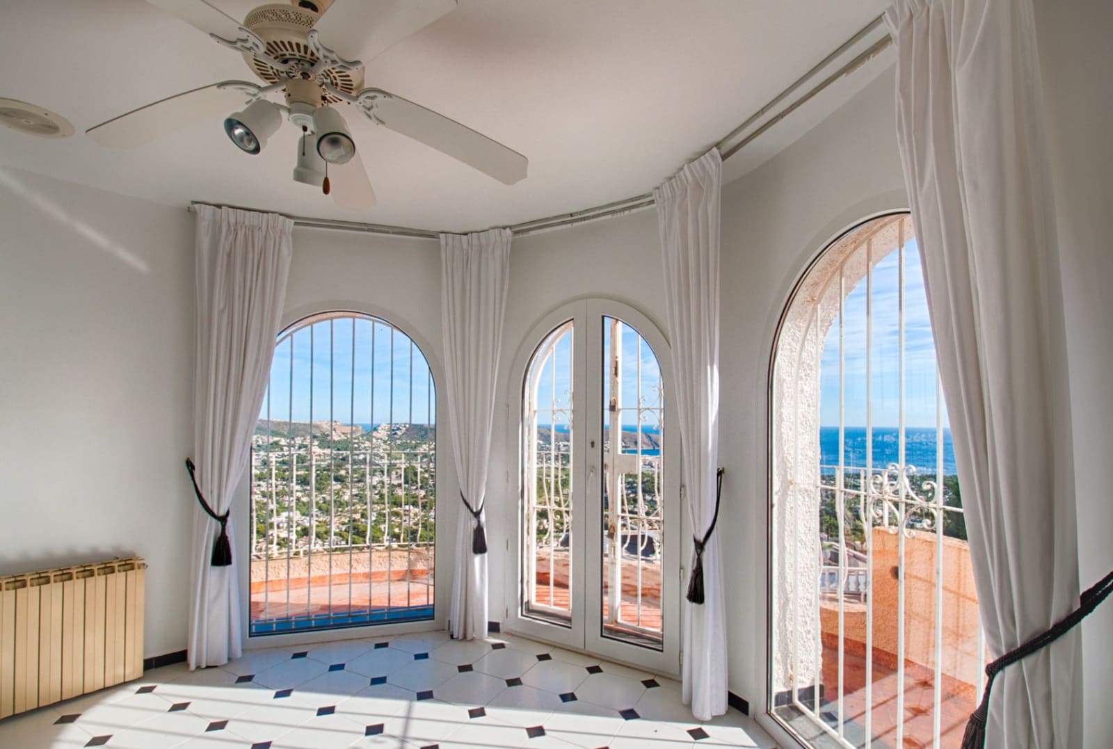 Chalet de 3 habitaciones en Moraira en venta con piscina garaje - 1.550.000 € (Ref: 10086902)