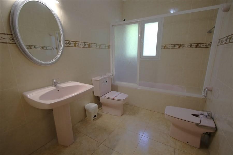 Chalet de 12 habitaciones en Calpe / Calp en venta con piscina garaje - 1.800.000 € (Ref: 10086907)