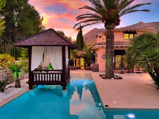 Chalet de 4 habitaciones en Altea la Vella, Altea en venta con piscina garaje - 2.900.000 € (Ref: 10102868)