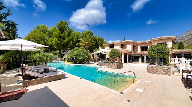 Chalet de 4 habitaciones en Altea la Vella, Altea en venta con piscina garaje - 2.900.000 € (Ref: 10102868)