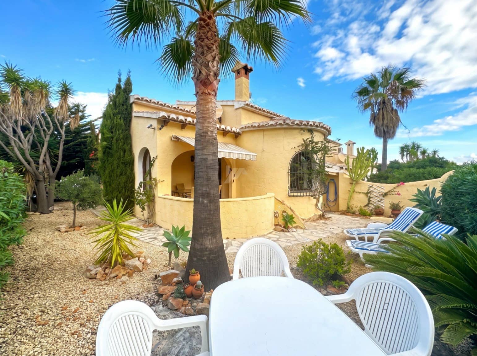 2 bedroom Bungalow for sale in Cumbre del Sol with pool - € 355,000 (Ref: 10156803)