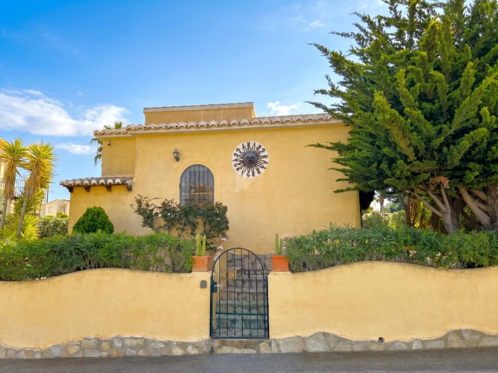 2 bedroom Bungalow for sale in Cumbre del Sol with pool - € 355,000 (Ref: 10156803)