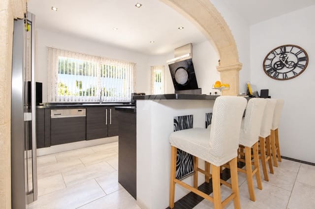 Chalet de 4 habitaciones en Paichi, Teulada-Moraira en venta con piscina garaje - 975.000 € (Ref: 10183881)