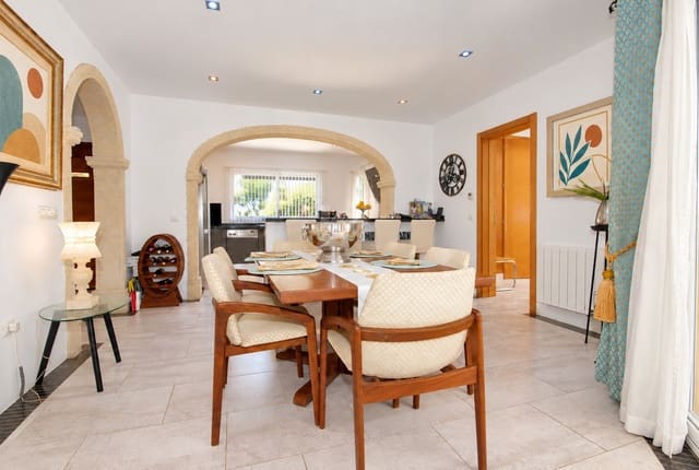 Chalet de 4 habitaciones en Paichi, Teulada-Moraira en venta con piscina garaje - 975.000 € (Ref: 10183881)
