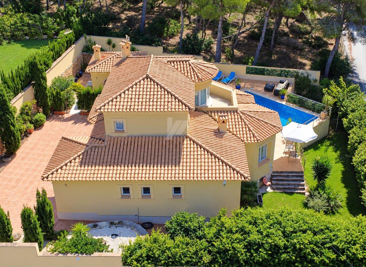 Chalet de 4 habitaciones en Moraira en venta con piscina garaje - 975.000 € (Ref: 10183881)