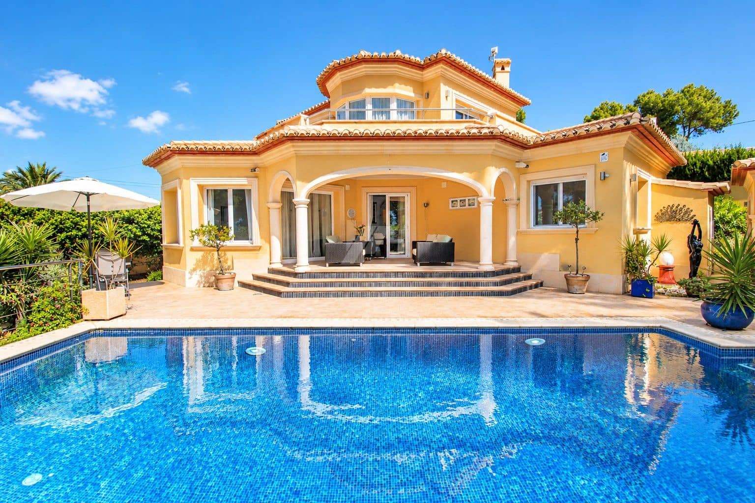 Chalet de 4 habitaciones en Moraira en venta con piscina garaje - 975.000 € (Ref: 10183881)