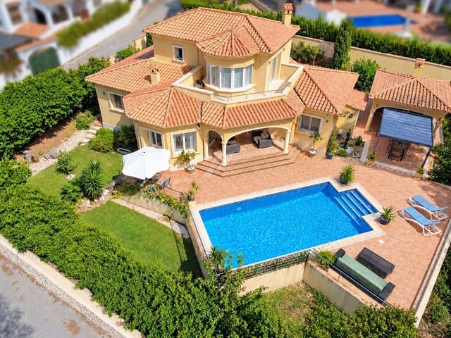 Chalet de 4 habitaciones en Paichi, Teulada-Moraira en venta con piscina garaje - 975.000 € (Ref: 10183881)