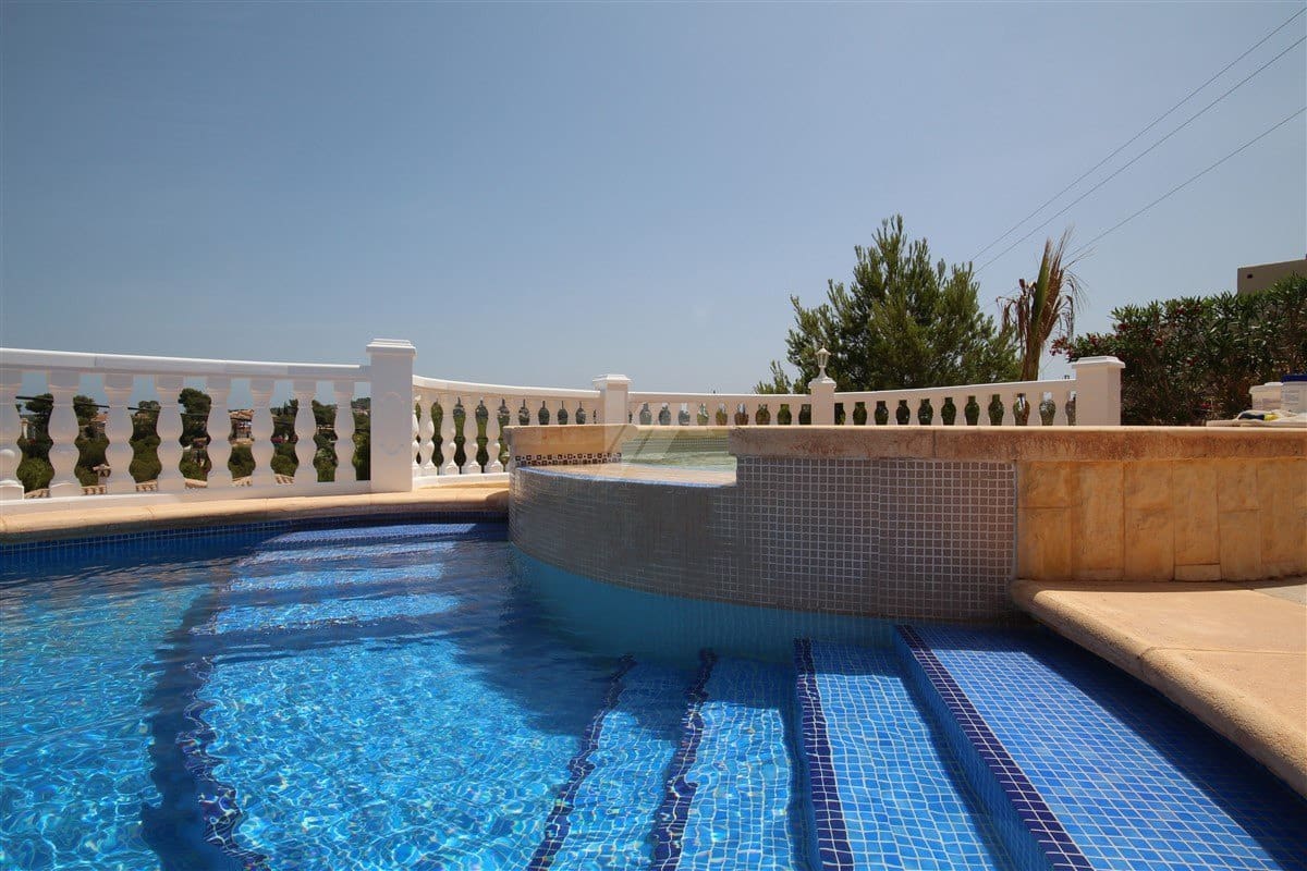 Chalet de 3 habitaciones en Javea / Xàbia en venta con piscina garaje - 750.000 € (Ref: 4358609)