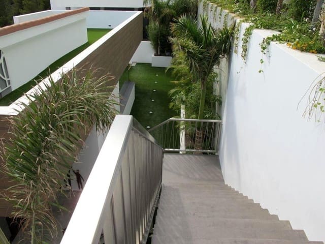 4 bedroom Villa for sale in Altea with pool garage - € 2,850,000 (Ref: 7312982)