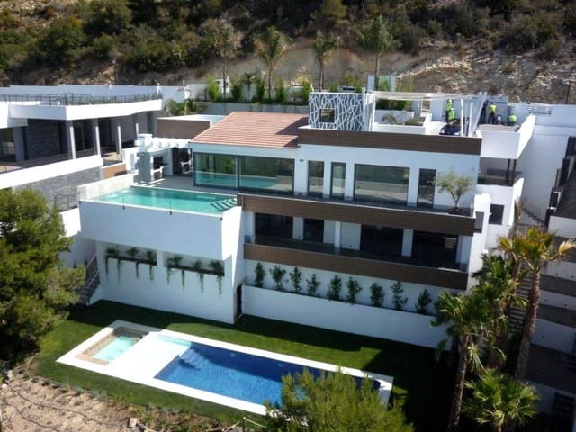 4 bedroom Villa for sale in Altea with pool garage - € 2,850,000 (Ref: 7312982)