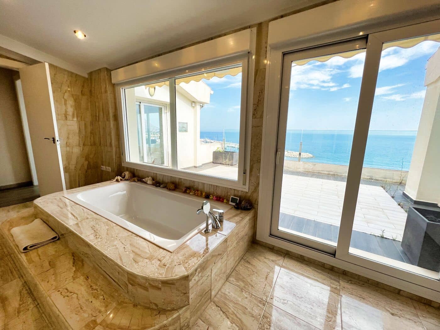 4 slaapkamer Appartement te koop in Altea met zwembad - € 2.500.000 (Ref: 7544276)