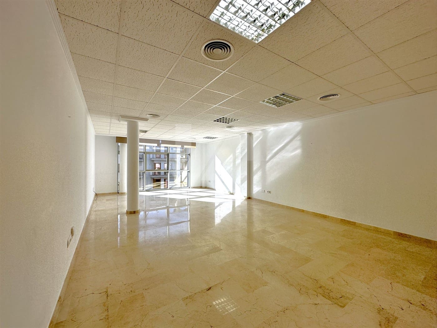 Erhverv til salg i Teulada med garage - € 135.500 (Ref: 7918373)