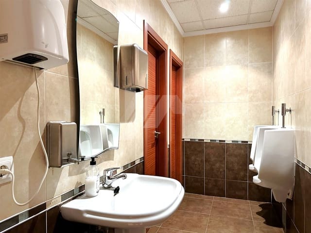 Commercial for sale in Teulada Pueblo, Teulada-Moraira with garage - € 135,500 (Ref: 7918373)