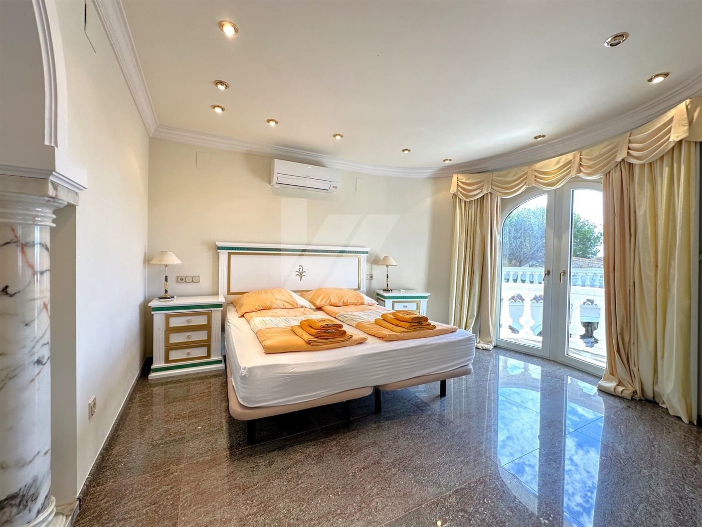 2 makuuhuone Huvila myytävänä paikassa Benissa mukana uima-altaan 
autotalli - 1 990 000 € (Ref: 8410897)