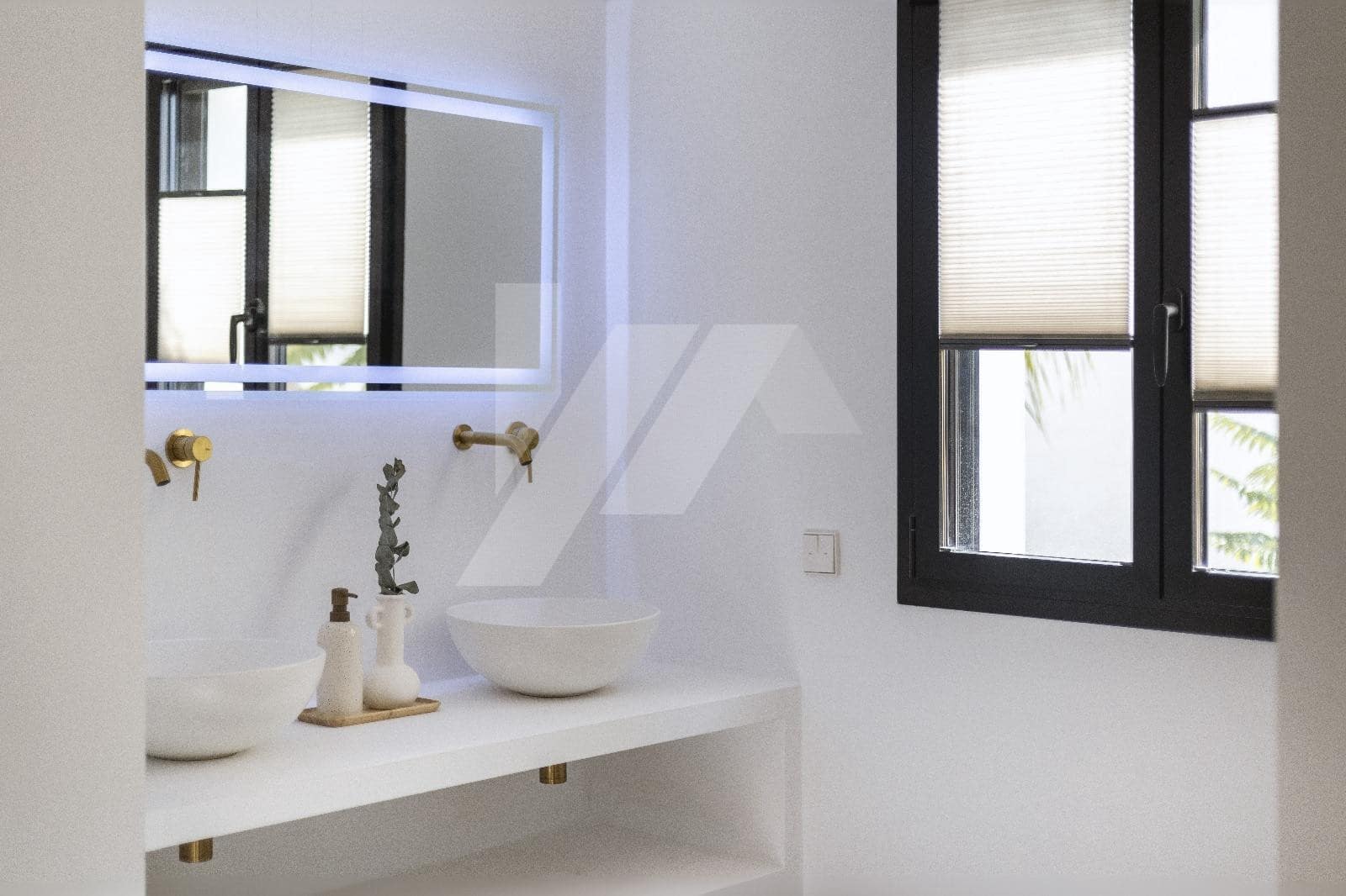 3 soveværelse Villa til salg i Pinosol med swimmingpool garage - € 1.200.000 (Ref: 8635450)