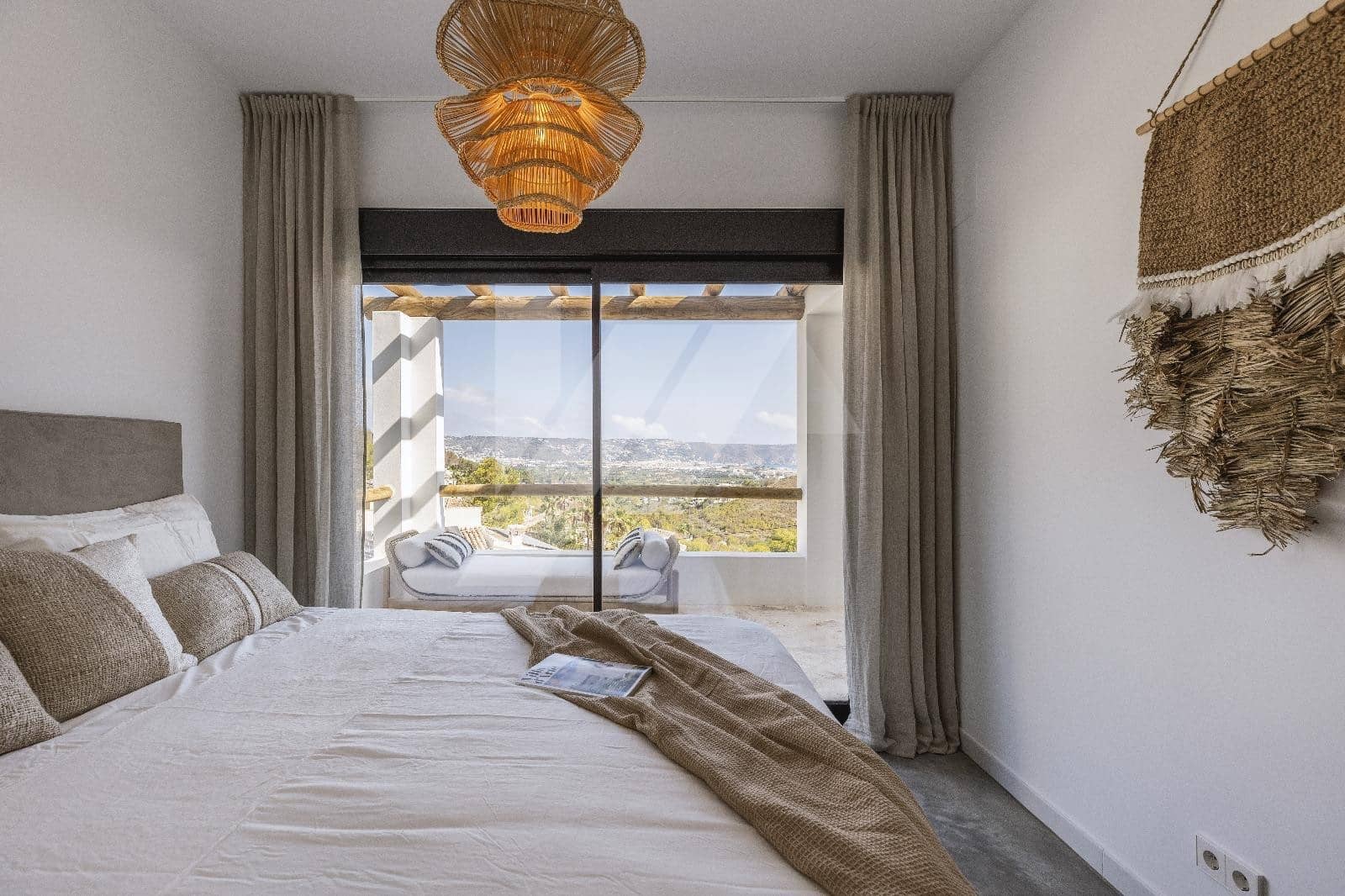 3 soveværelse Villa til salg i Pinosol med swimmingpool garage - € 1.200.000 (Ref: 8635450)