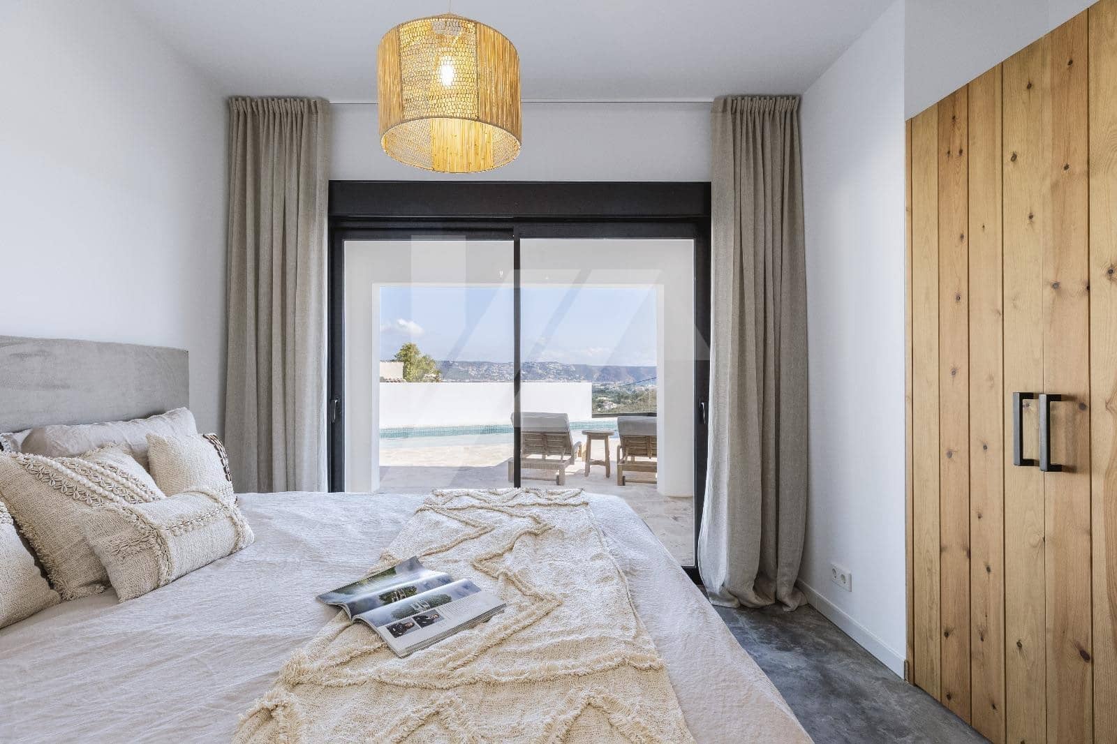 3 soveværelse Villa til salg i Pinosol med swimmingpool garage - € 1.200.000 (Ref: 8635450)