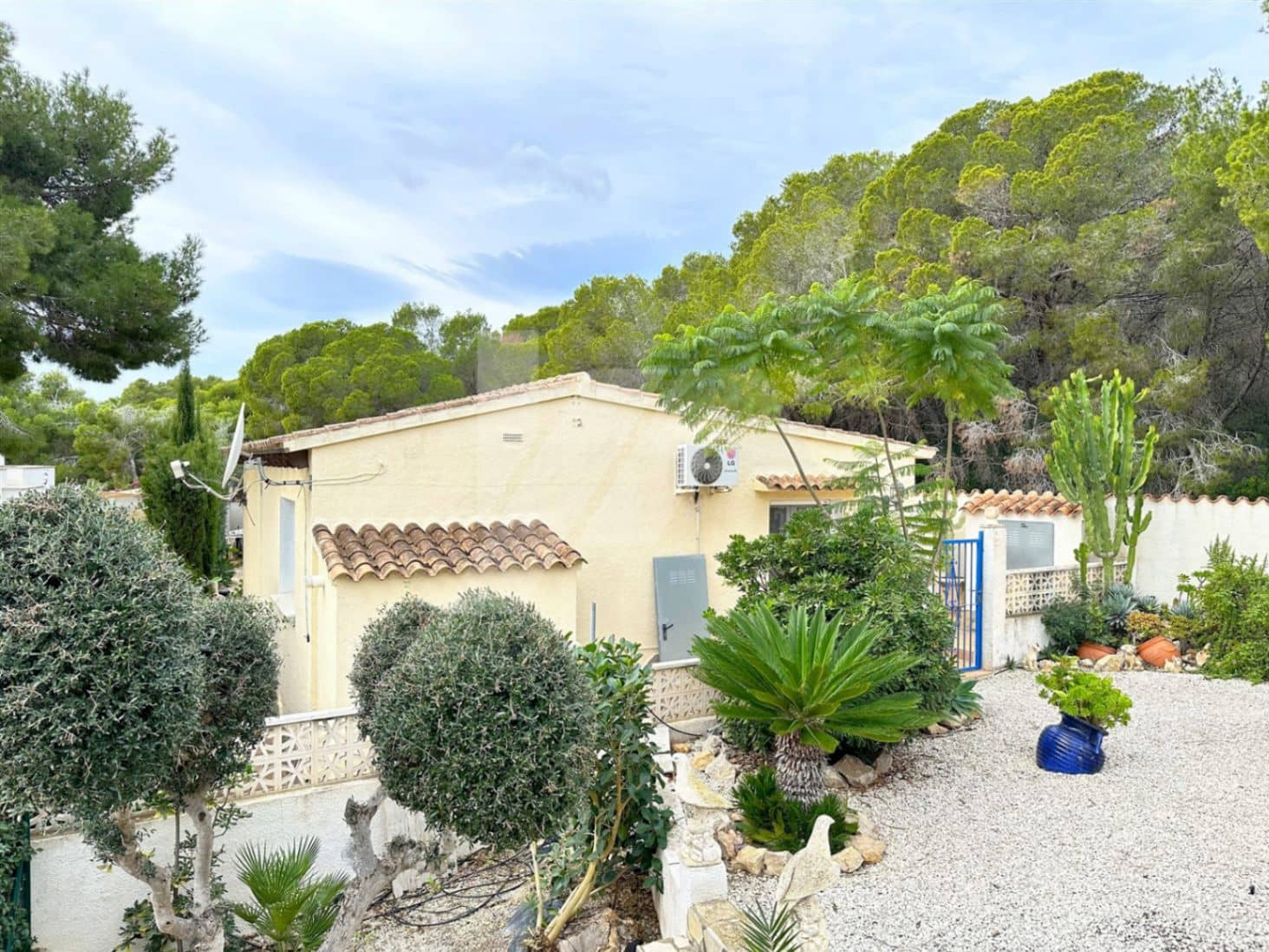 3 bedroom Villa for sale in Benissa with pool garage - € 700,000 (Ref: 8657845)