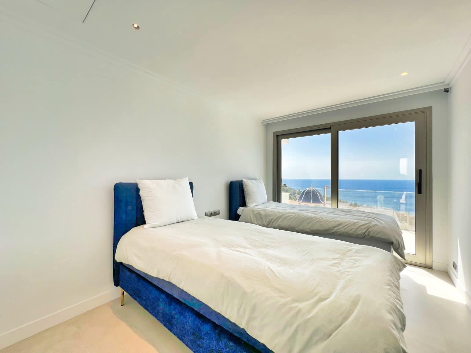 3 bedroom Villa for sale in Altea with pool garage - € 1,488,000 (Ref: 8708898)