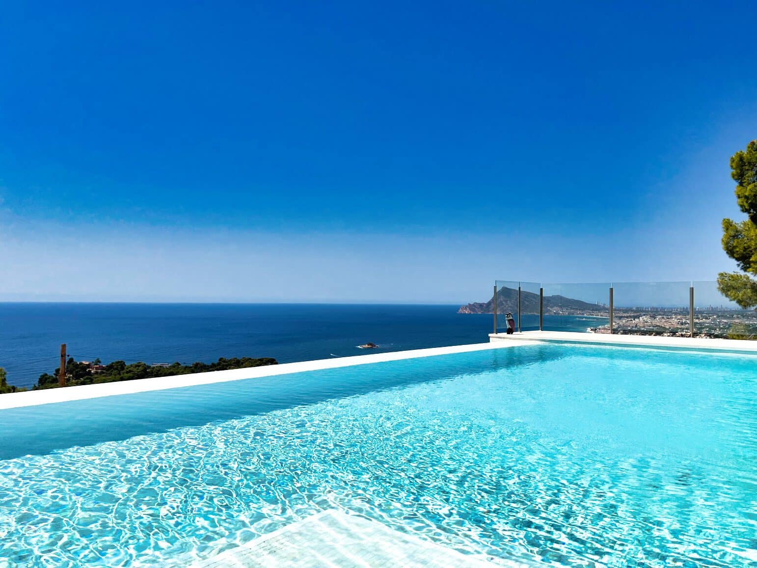 3 bedroom Villa for sale in Altea with pool garage - € 1,488,000 (Ref: 8708898)